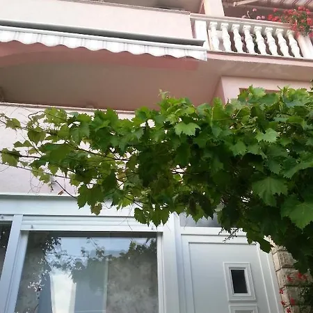 Apartment Lucija *